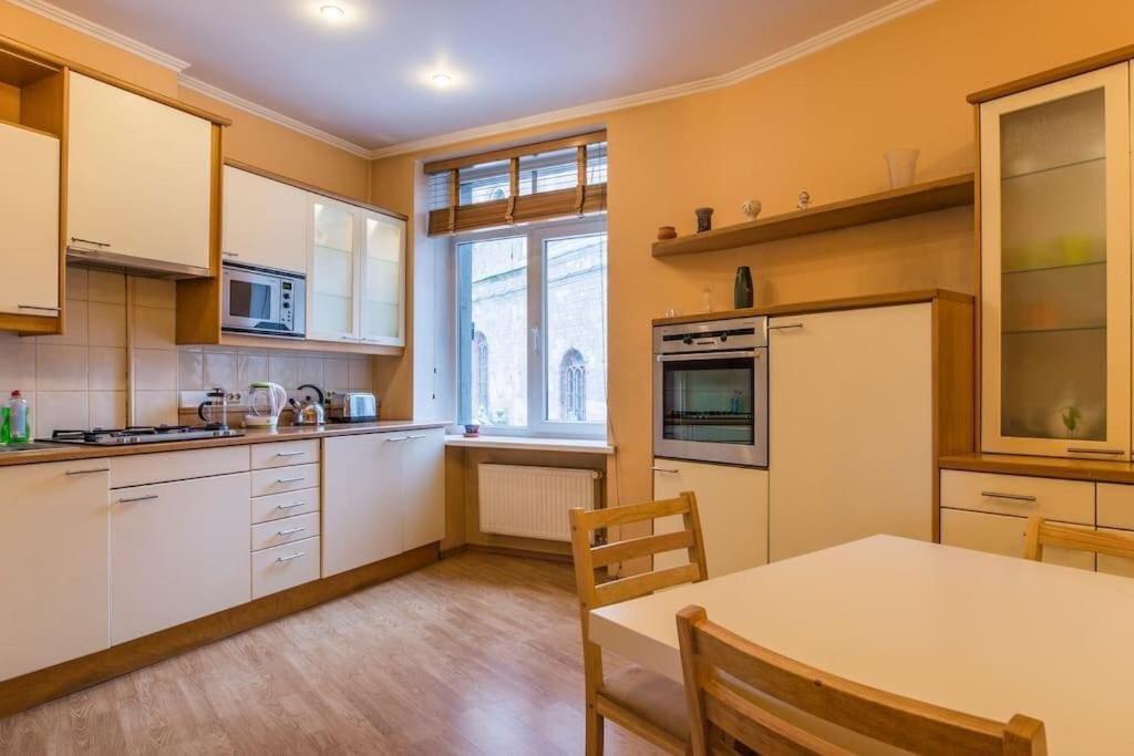Old Town Apartment Next To Saint Peter'S Church รีกา ภายนอก รูปภาพ