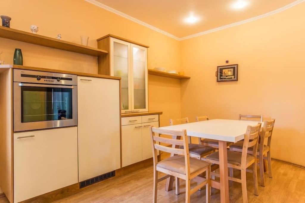 Old Town Apartment Next To Saint Peter'S Church รีกา ภายนอก รูปภาพ